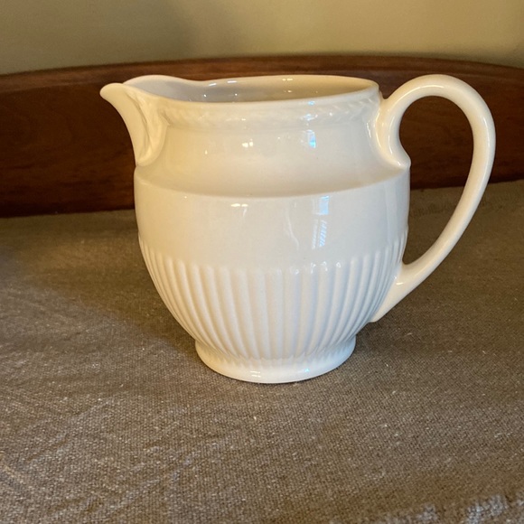 Wedgwood Other - Wedgwood Edme 22oz Jug